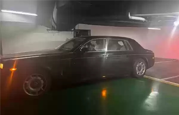 2006款劳斯莱斯幻影二拍成交价180.3万元