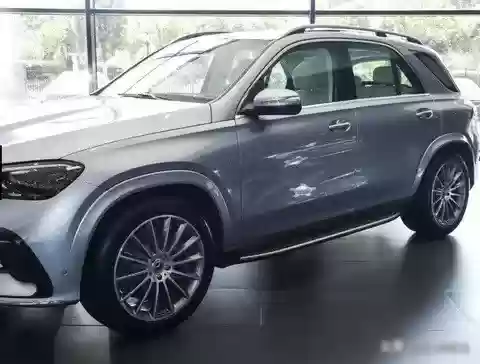 奔驰GLE销量逆势上扬：三叉星徽背后的社交价值