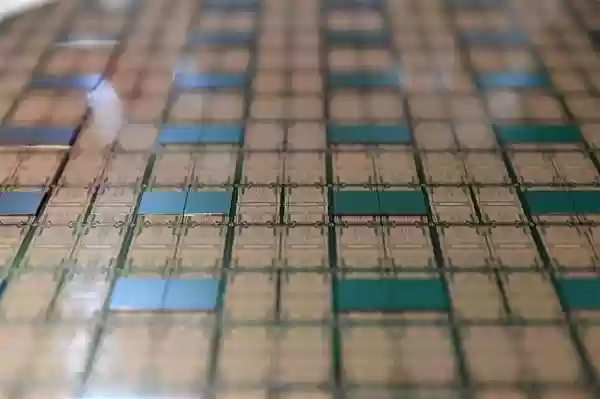 中国移动2028年建成国产化AI算力网络