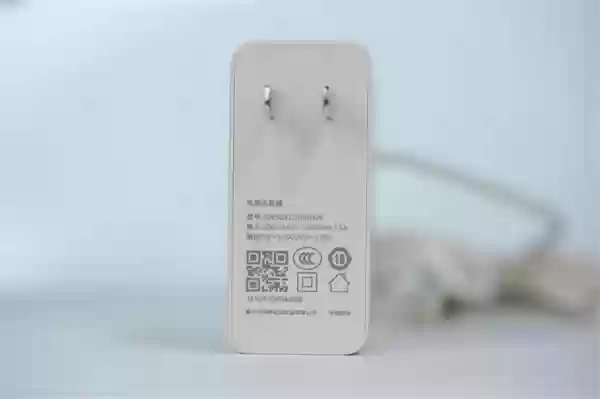 2千元内最亮便携投影！当贝Smart 2图赏