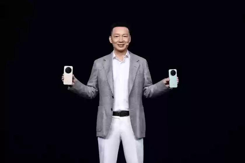 开新局见未来，荣耀发布首款自进化AI原生手机荣耀Magic8系列