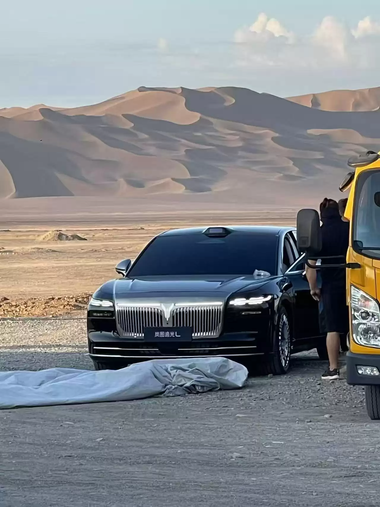 岚图追光L伪装测试车