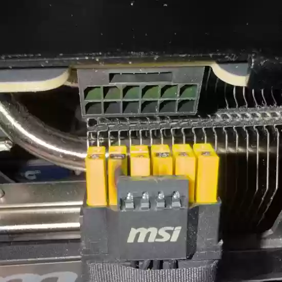 RTX 5090显卡供电接口频现烧毁引安全争议