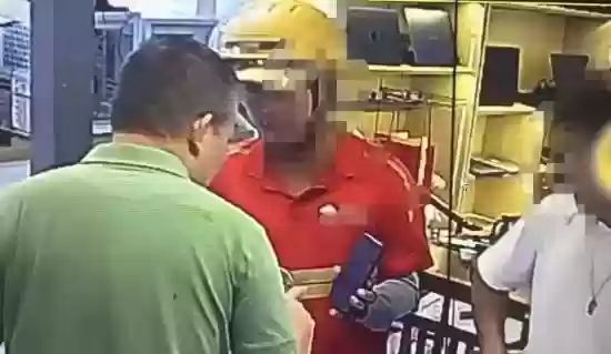 贵阳女子寄丢万元手机平台赔一万但需等一月