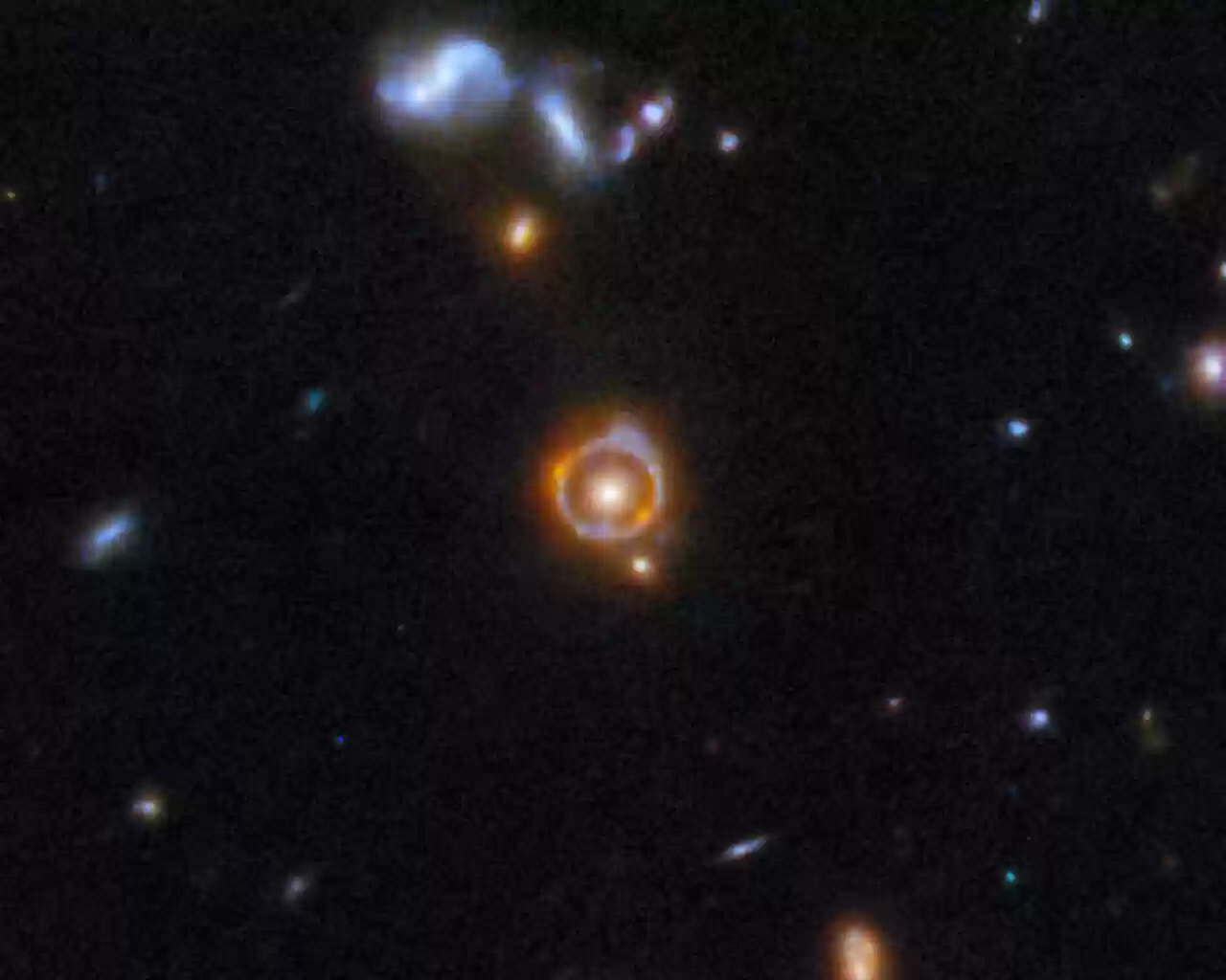 韦布望远镜首张“引力透镜”照片公开亮相，展现浩瀚宇宙的壮丽景象