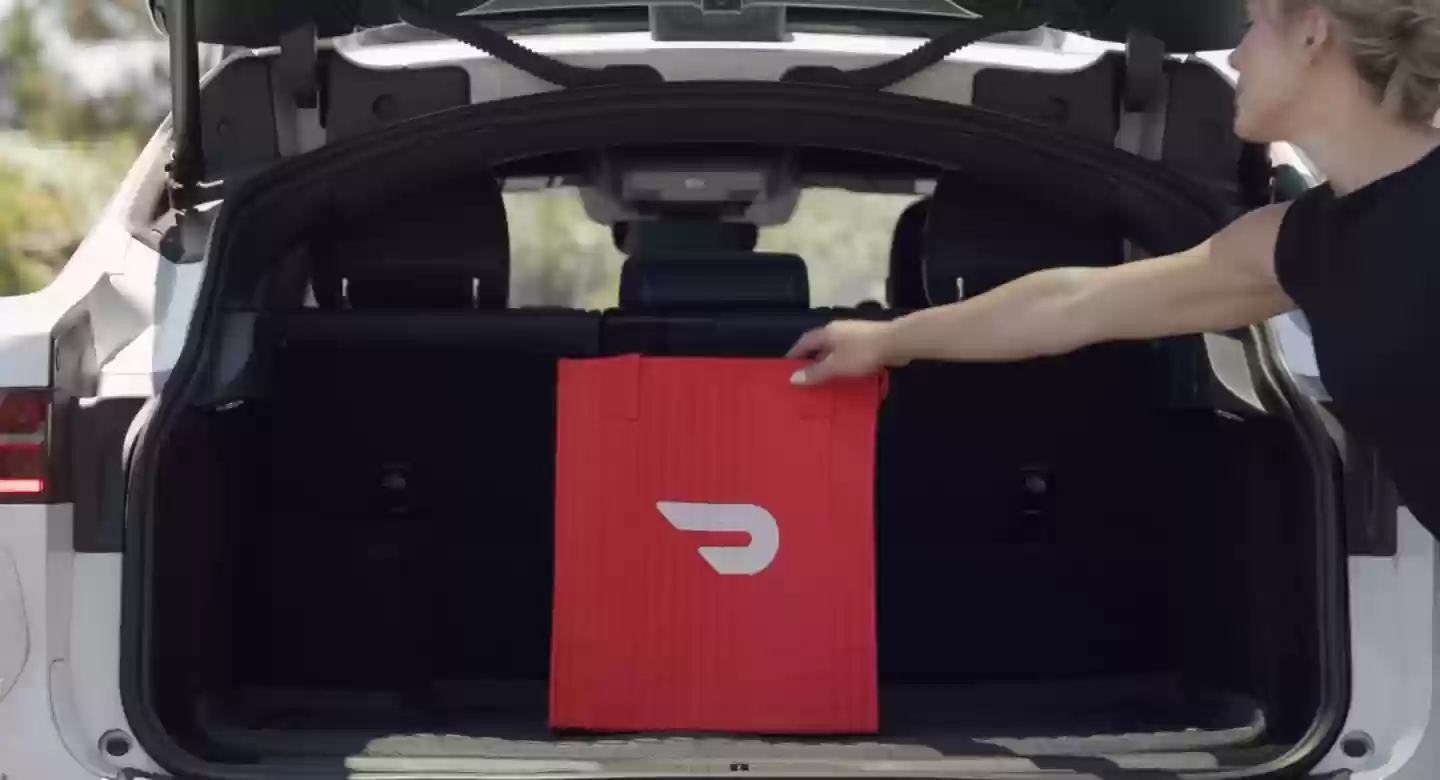 美国最大外卖平台DoorDash与谷歌Waymo合作，利用无人驾驶出租车配送餐品