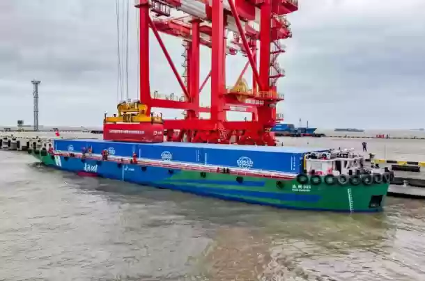 全球首艘醇氢电动集散两用船“远醇001”首航,上港集团与吉利控股合作签约