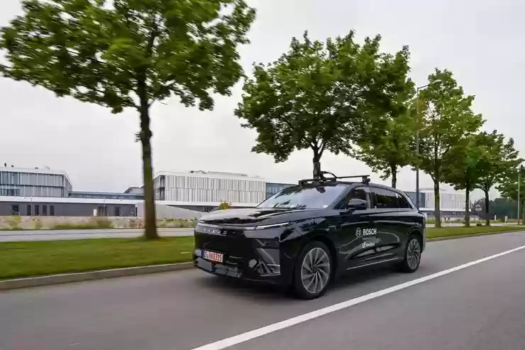 博世的AB面：智驾的速度与Tier1巨头的厚度