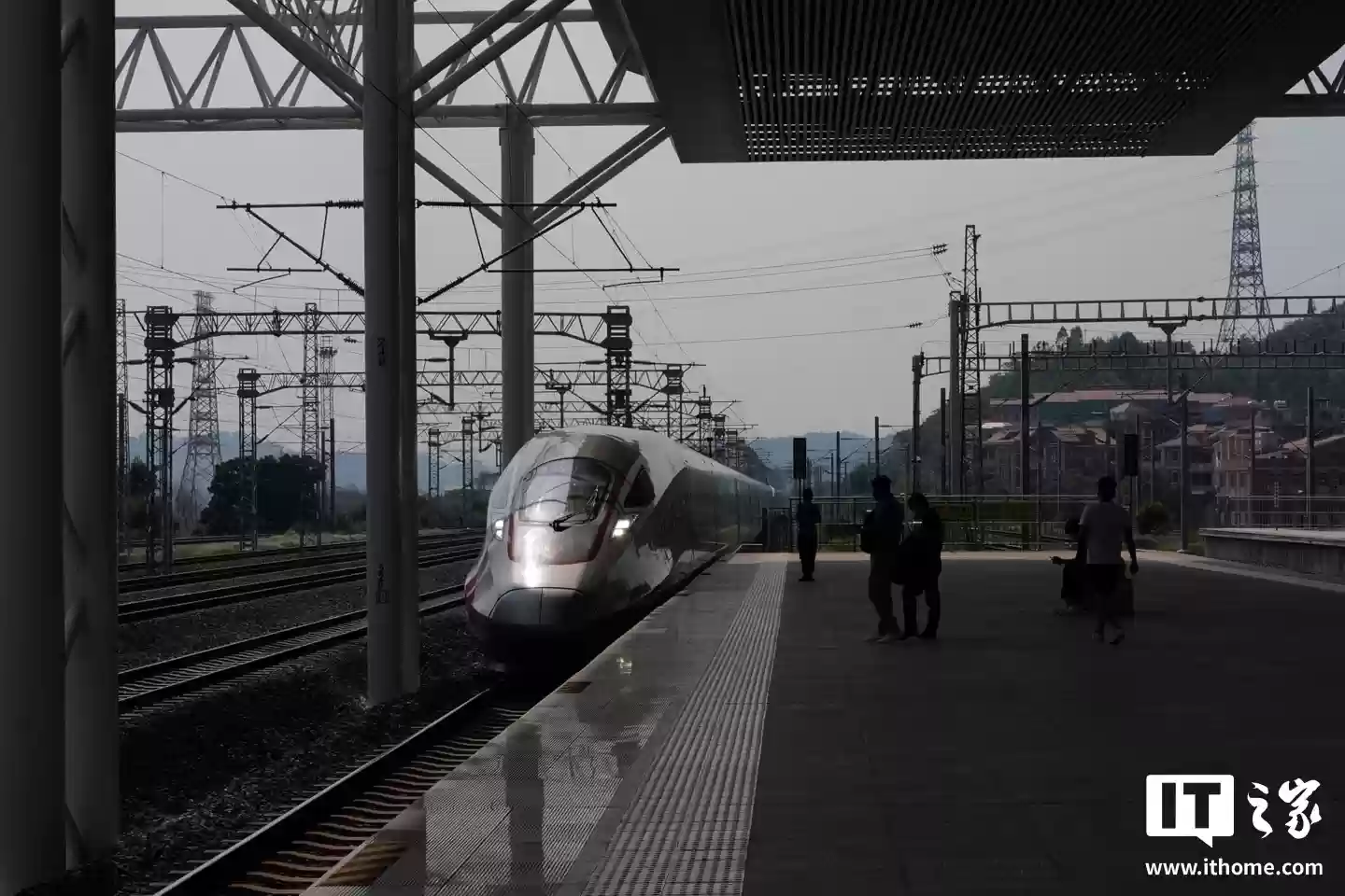 国铁 12306 今起升级“铁路畅行”常旅客会员服务:14 至 28 周岁获双倍积分,新增座位升舱功能