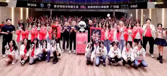 一群穿制服的人AI 生成的内容可能不正确。