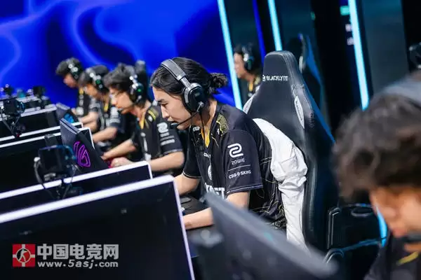 CS电竞世界杯:首秀杀疯,蒙古铁骑2-0横扫GL,910超神23杀屠榜 CS电竞世界杯:首秀杀疯,蒙古铁骑2-0横扫GL,910超神23杀屠榜