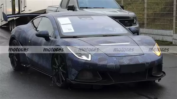 家族首款超跑!腾势Z现身纽博格林:宽体姿态、大尾翼