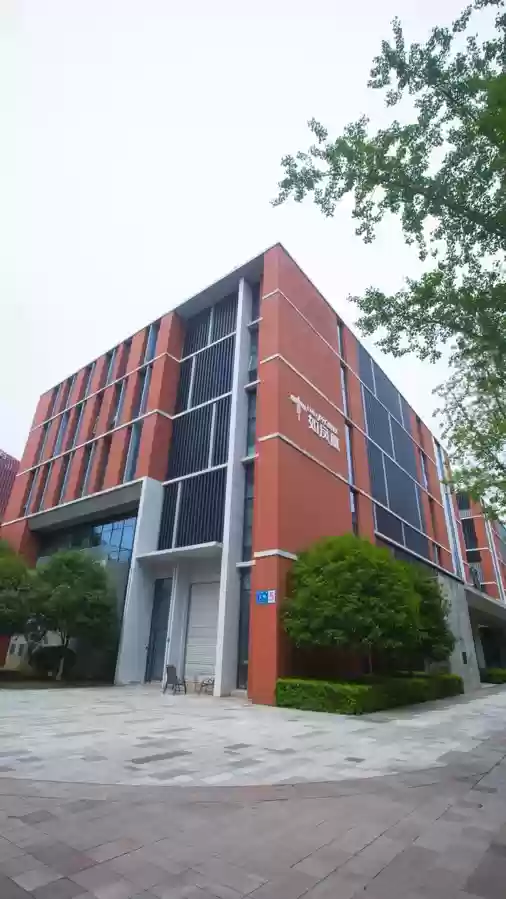 \ 砖楼前AI 生成的内容可能不正确。