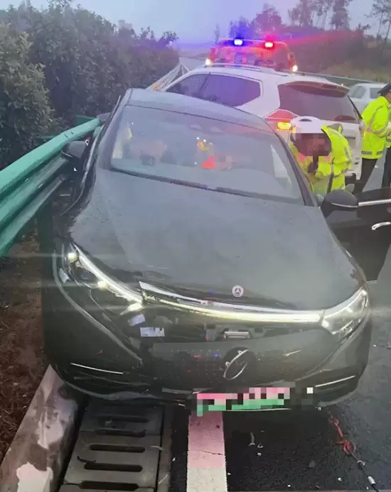 试驾车被追尾报废理赔陷争议