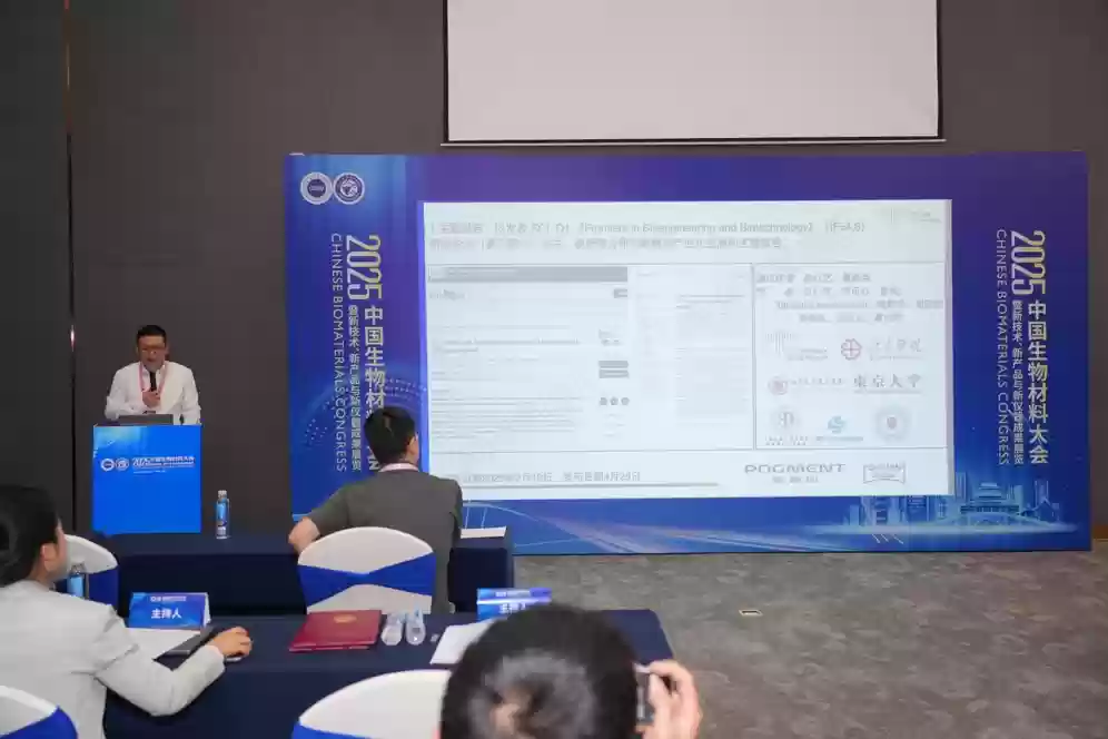 \ 电脑前的人们AI 生成的内容可能不正确。