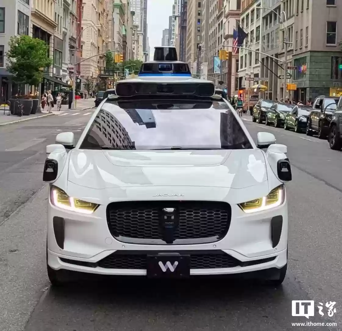 Waymo 自动驾驶出租车绕行停靠校车,美国监管机构展开调查