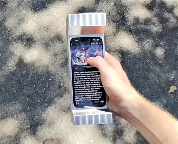 重2.7公斤的实心不锈钢手机壳：就是故意的！要价1500元