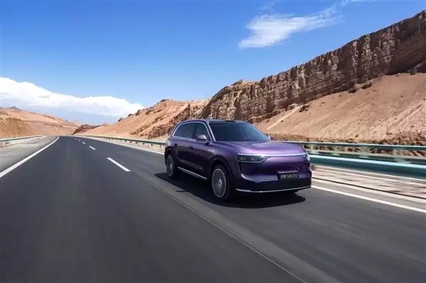 赛力斯总裁何利扬:问界汽车辅助驾驶功能使用比例超80