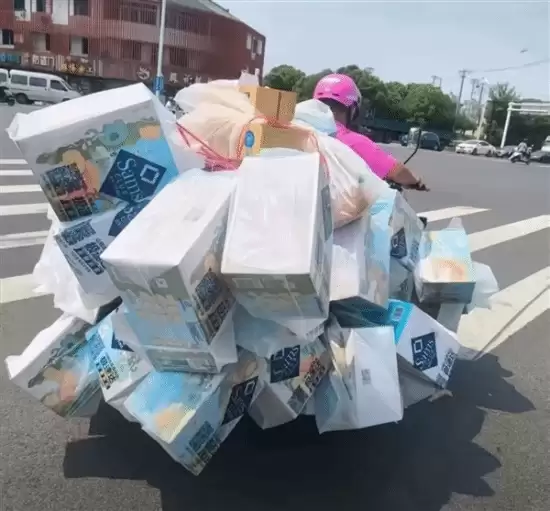 企业回应配送电动车超载:将推广多轮车并优化派单