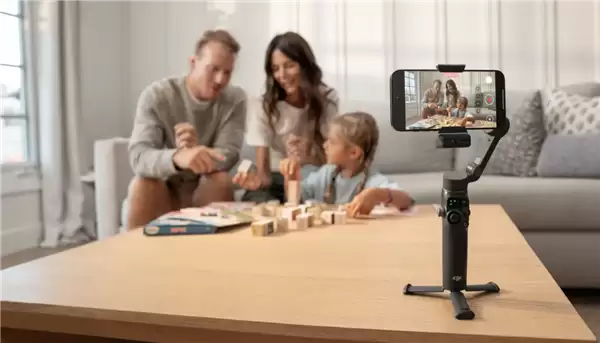 898元!大疆发布Osmo Mobile 8手机云台:原生跟拍、10小时续航