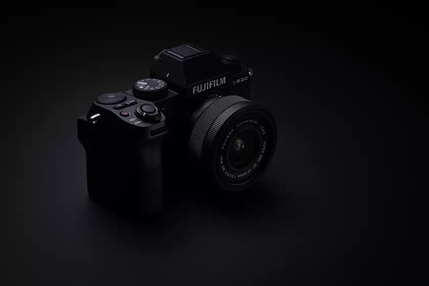 富士胶片发布“富士龙 XC13-33mmF3.5-6.3 OIS”