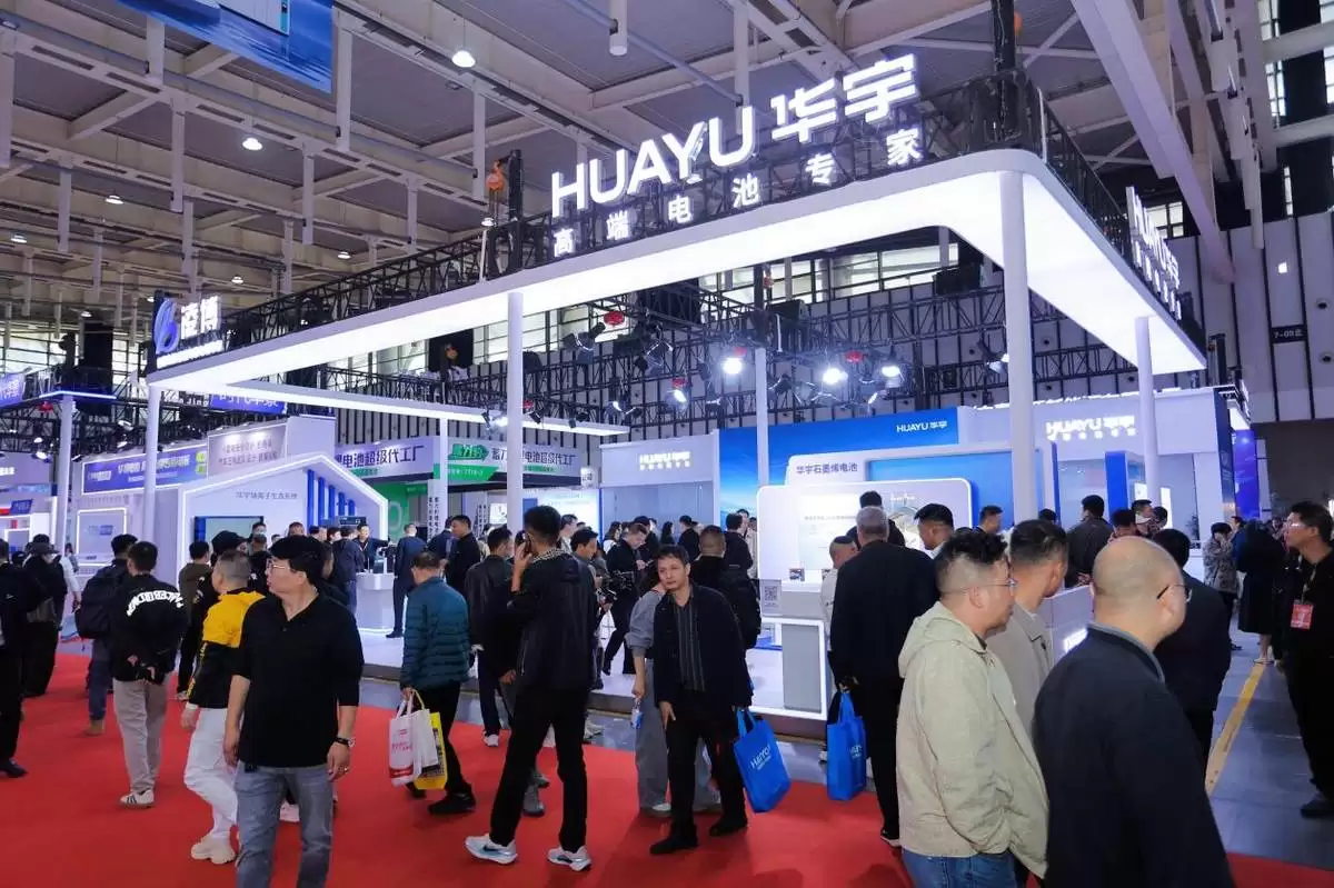 从“卷价格”到“拼服务”：雅迪华宇电池以“不换维护只换新”重塑竞争逻辑