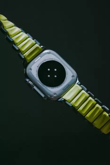 Apple Watch 表带新选择：Stratos 登场，兼顾金属质感与橡胶佩戴舒适度