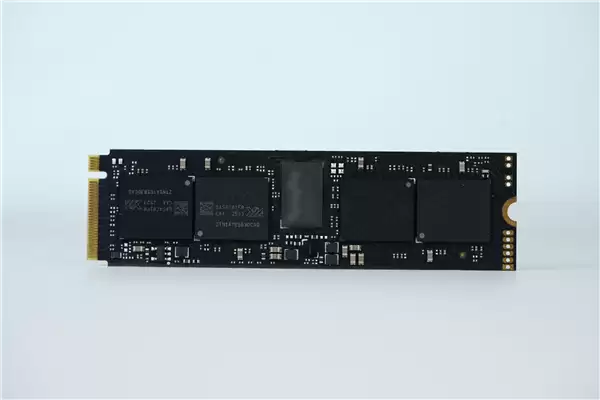 疾速6000MB/s!长江存储致态小翼e7 1TB SSD图赏