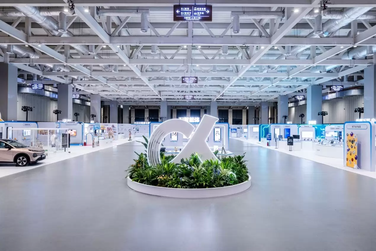 荣耀发布8大AI场景解决方案：以“全场景覆盖”推动终端智能普惠落地