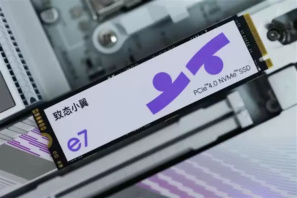 疾速6000MB/s!长江存储致态小翼e7 1TB SSD图赏