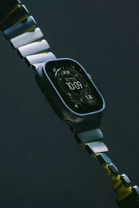 Apple Watch 表带新选择：Stratos 登场，兼顾金属质感与橡胶佩戴舒适度
