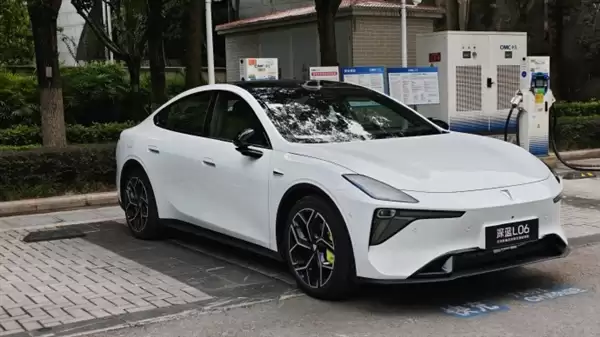 陈震回应“高质量粉丝”质疑：深蓝L06比特斯拉Model 3强的多！