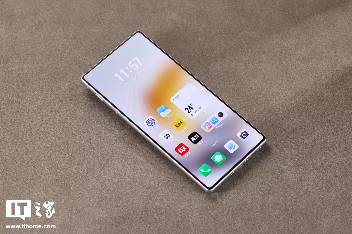 【IT之家开箱】努比亚 Z80 Ultra 图赏：不跟随的真全面屏旗舰