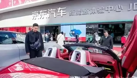 京东汽车001号拍出7819万,刘强东造车梦启航