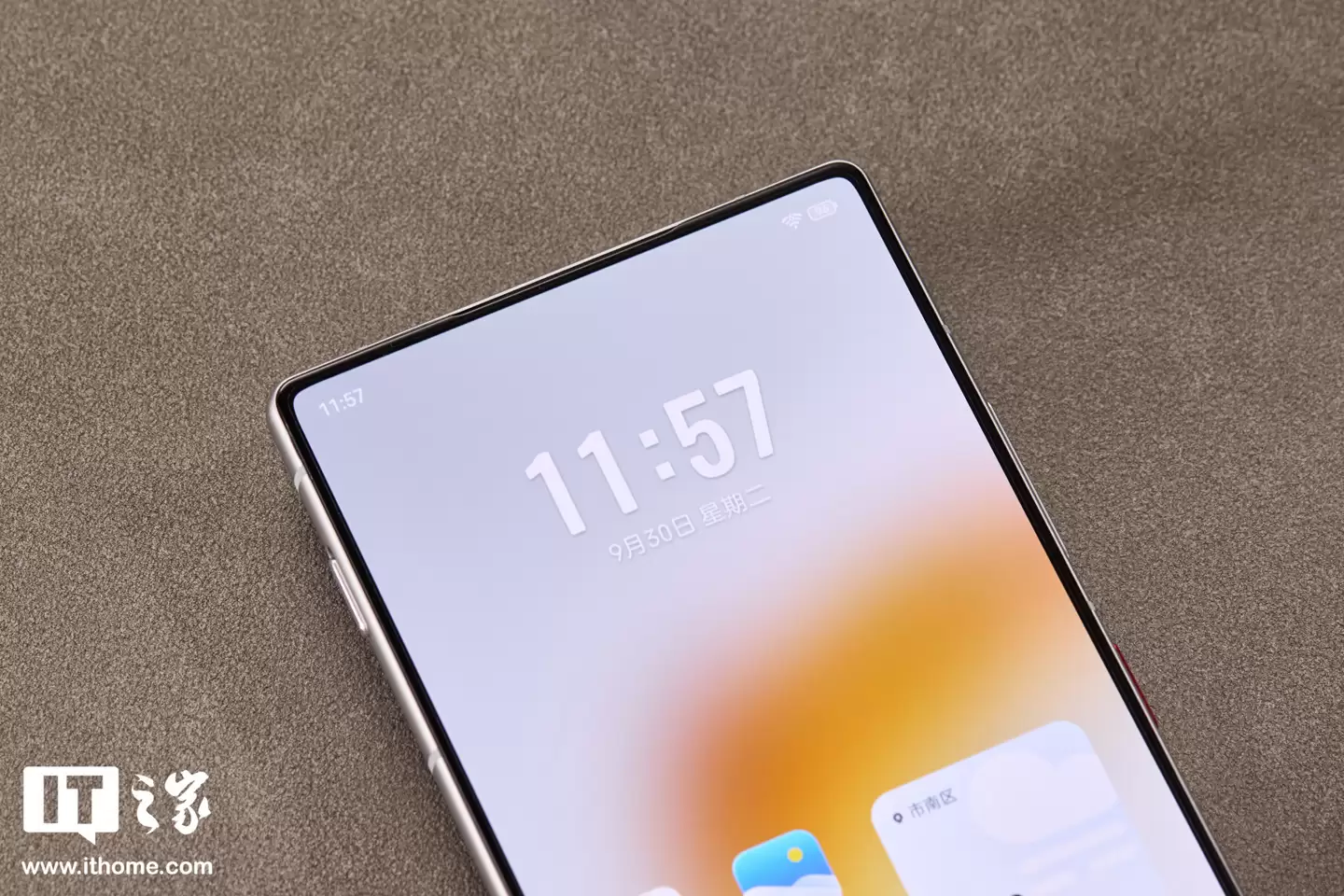 【IT之家开箱】努比亚 Z80 Ultra 图赏：不跟随的真全面屏旗舰