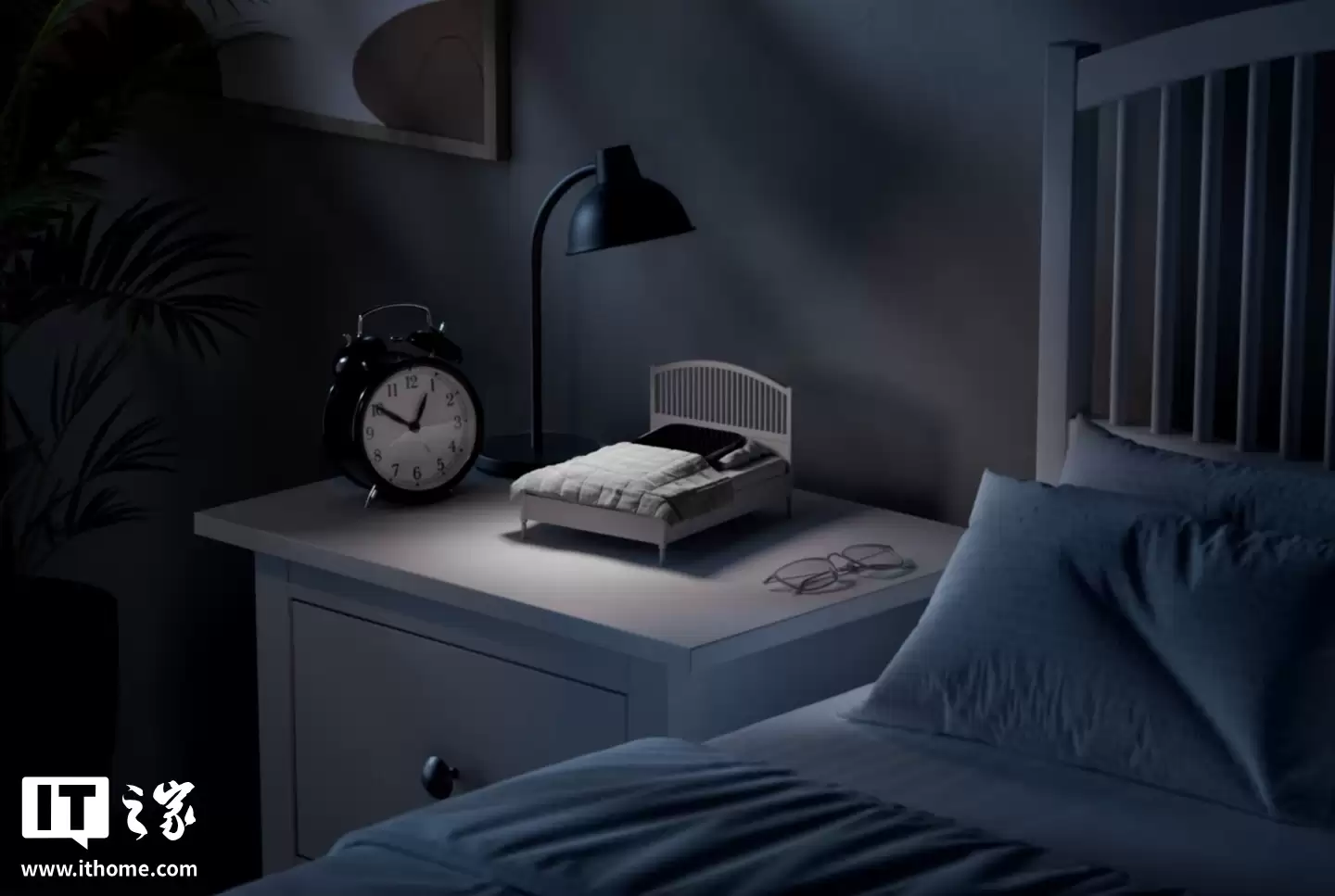 让你的手机“上床睡觉”：宜家推出智能手机迷你床，“睡”满七天就送代金券