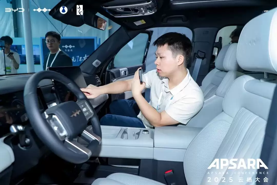 比亚迪出海：从“建”到“简”的车联网修行