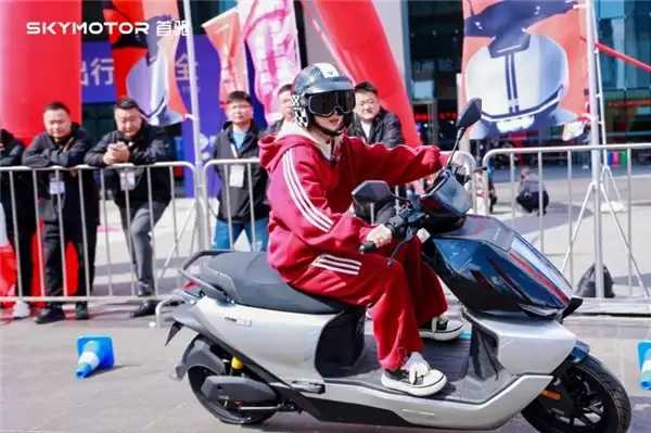 首驱「驾」到!首驱科技全球新品发布,以破界之势开启两轮新纪元