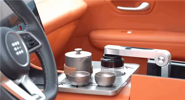 带电磁炉、茶饮机的汽车，赛力斯第三代蓝电 E5 PLUS 官宣 11 月预售