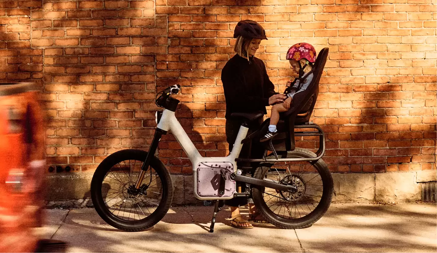 Rivian 杀入电动自行车市场:TM-B 满电续航 160 公里、最高时速 45 公里