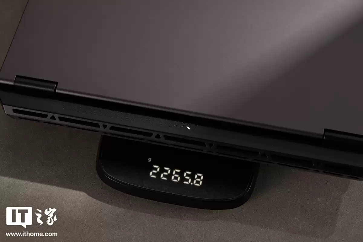 【IT之家开箱】华硕天选 6 Pro 酷睿版游戏本图赏：全新模具设计，多项细节优化