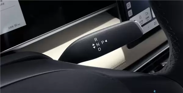 工业奇迹再进化 油耗降至2.79L！2026款秦L DM-i上市：9.28万起