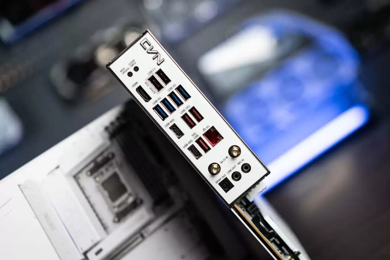 七彩虹首款 X870E 主板宣布开售:首发价 2399 元,承诺保价双十一