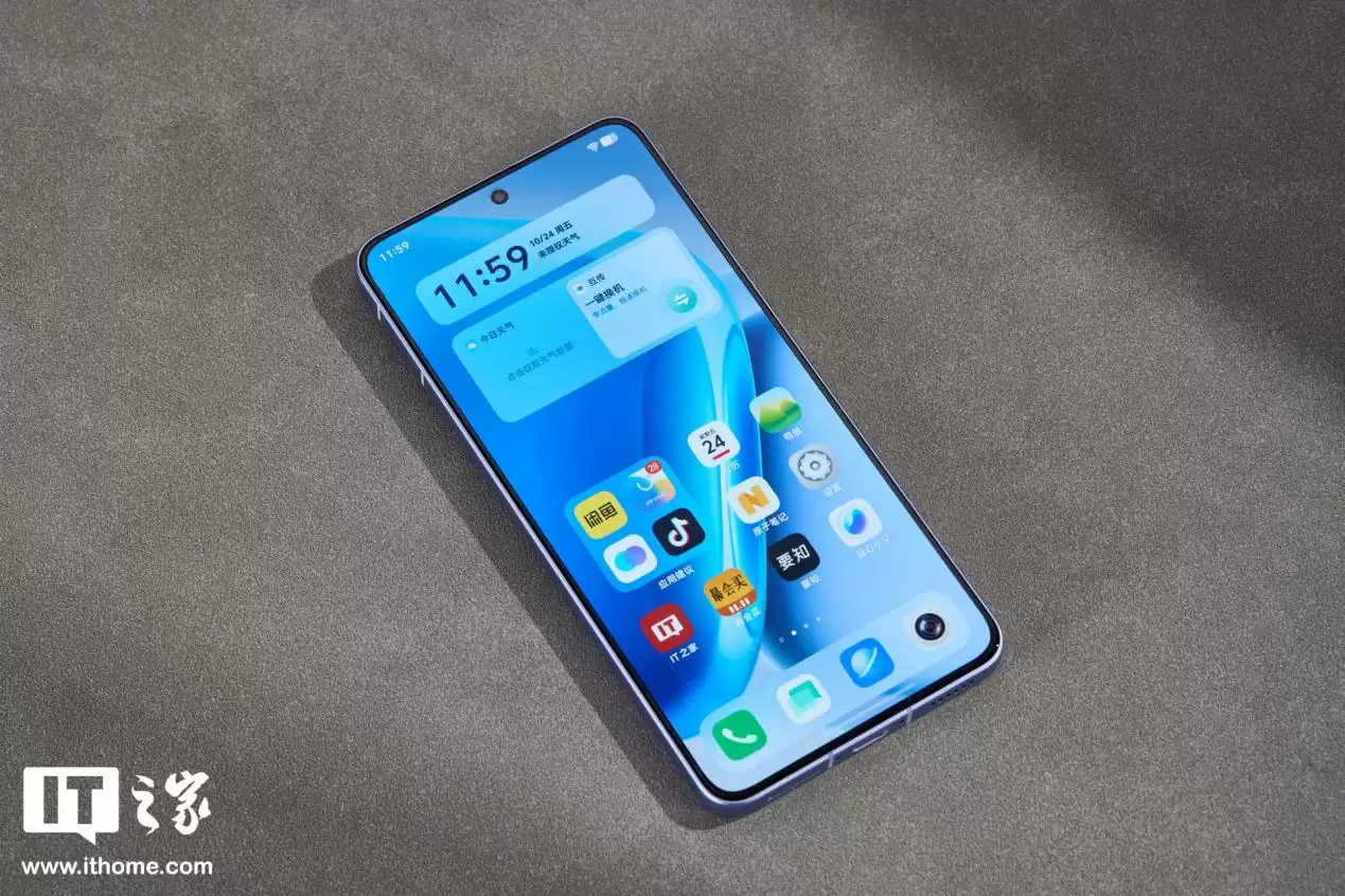 【IT之家开箱】iQOO Neo11“面对疾风”手机图赏:年轻玩家的电竞选优