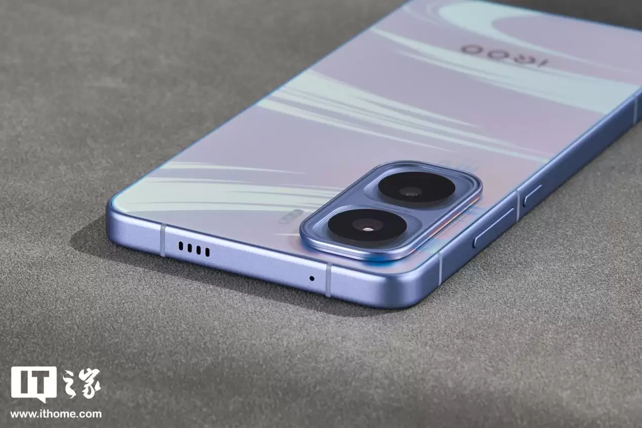 【IT之家开箱】iQOO Neo11“面对疾风”手机图赏:年轻玩家的电竞选优