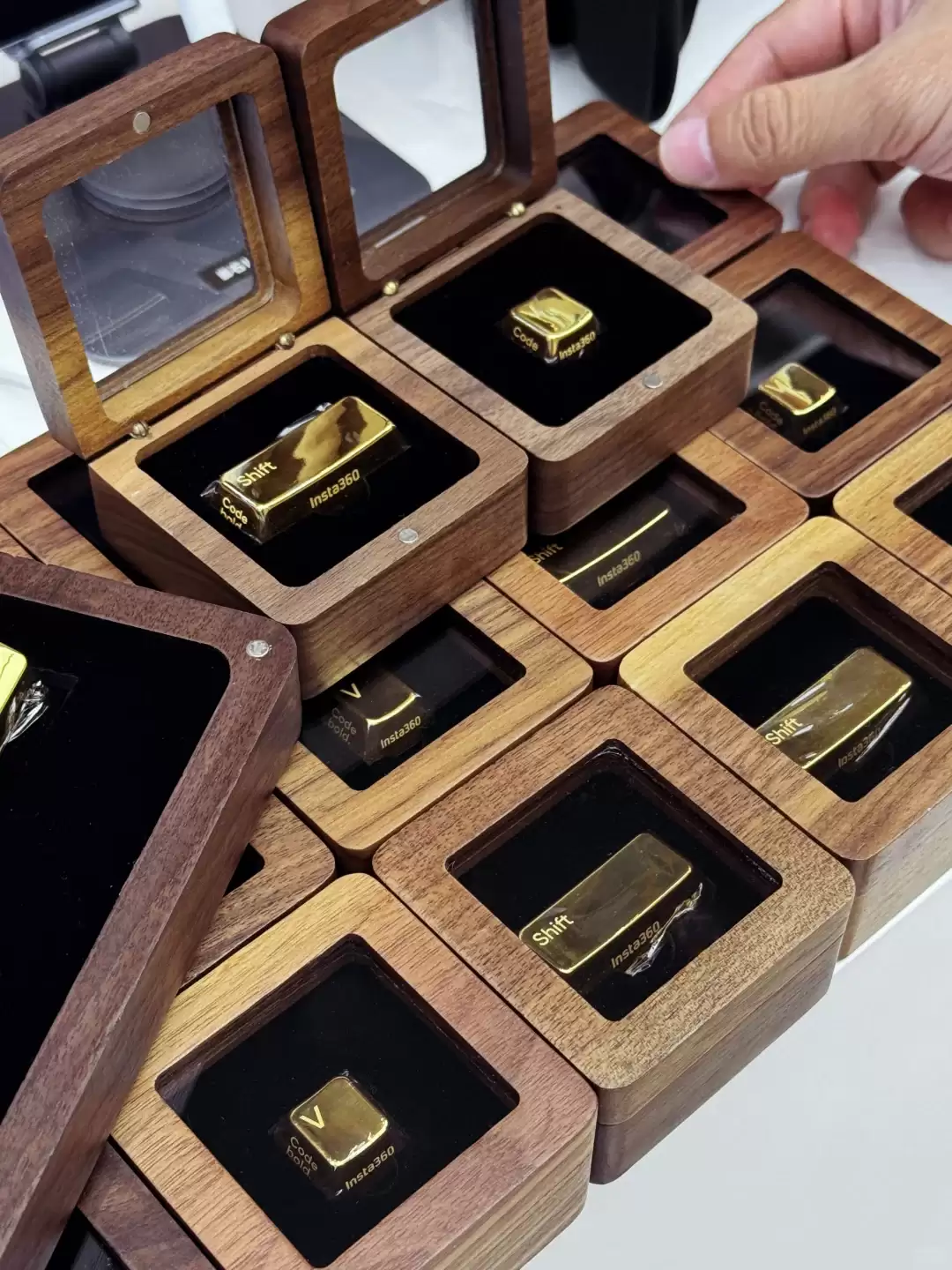 1024 程序员节：影石 Insta360 再送员工黄金键帽，最高价值近 4 万元