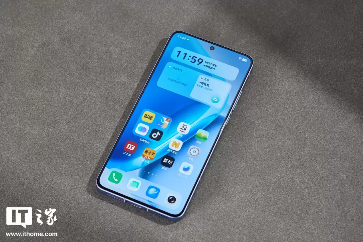 【IT之家开箱】iQOO Neo11“面对疾风”手机图赏:年轻玩家的电竞选优