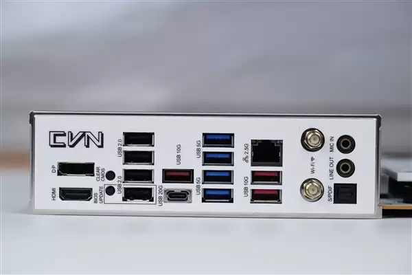 白色高颜值主板!七彩虹CVN B850 ARK FROZEN v14方舟图赏