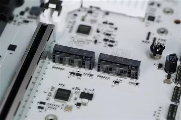 白色高颜值主板!七彩虹CVN B850 ARK FROZEN v14方舟图赏