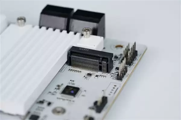 白色高颜值主板!七彩虹CVN B850 ARK FROZEN v14方舟图赏